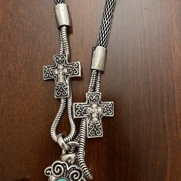 Big cross statement necklace - Picture 3 of 8